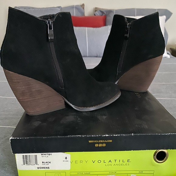 Very Volatile Los Angela’s WHITBY Black Sueded Bootie - Picture 9 of 12